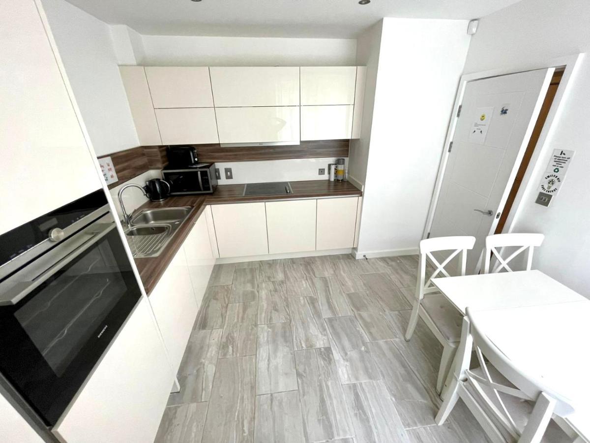 London Stratford Luxury House: Spacious Garden Retreat Near Westfield Exterior photo
