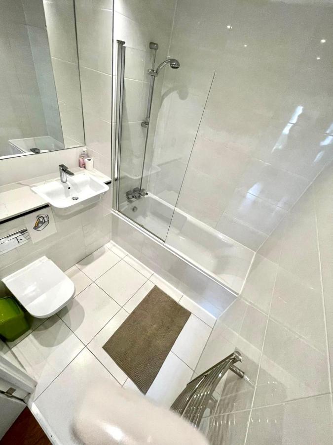 London Stratford Luxury House: Spacious Garden Retreat Near Westfield Exterior photo