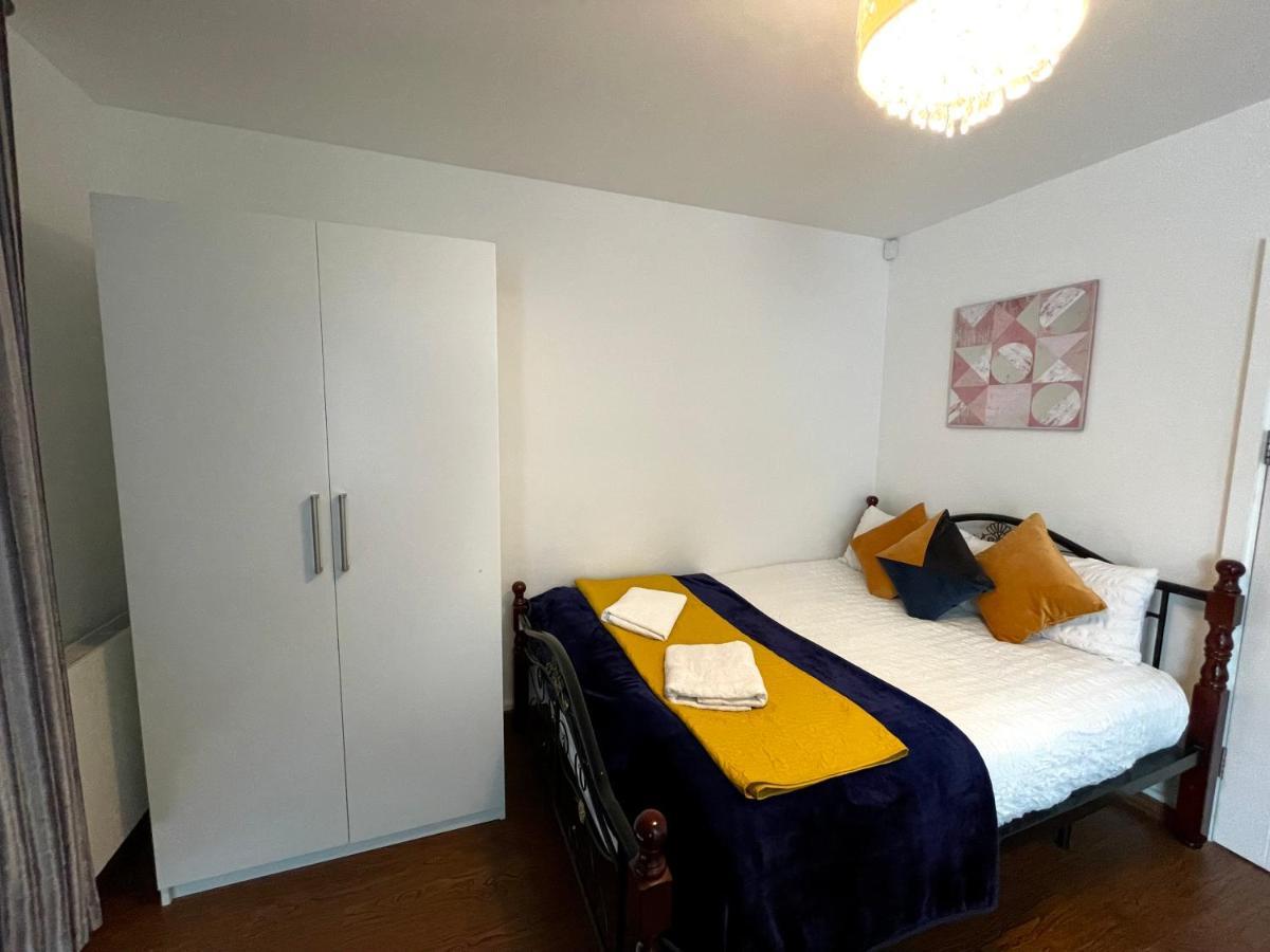 London Stratford Luxury House: Spacious Garden Retreat Near Westfield Exterior photo