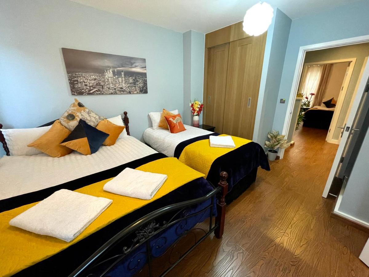London Stratford Luxury House: Spacious Garden Retreat Near Westfield Exterior photo