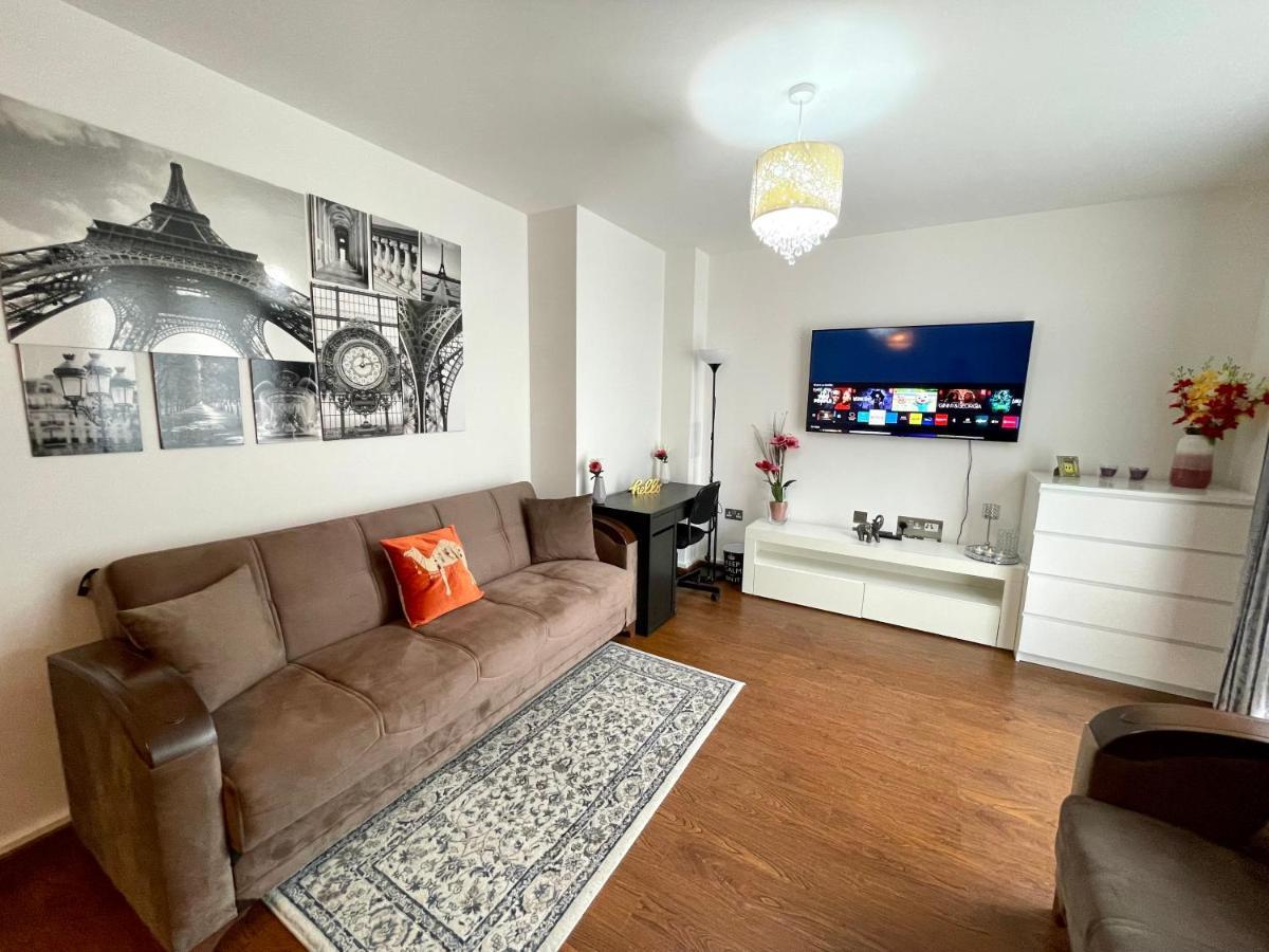 London Stratford Luxury House: Spacious Garden Retreat Near Westfield Exterior photo