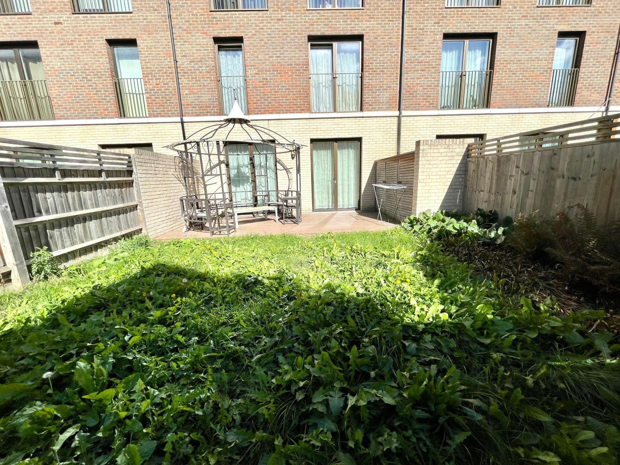 London Stratford Luxury House: Spacious Garden Retreat Near Westfield Exterior photo